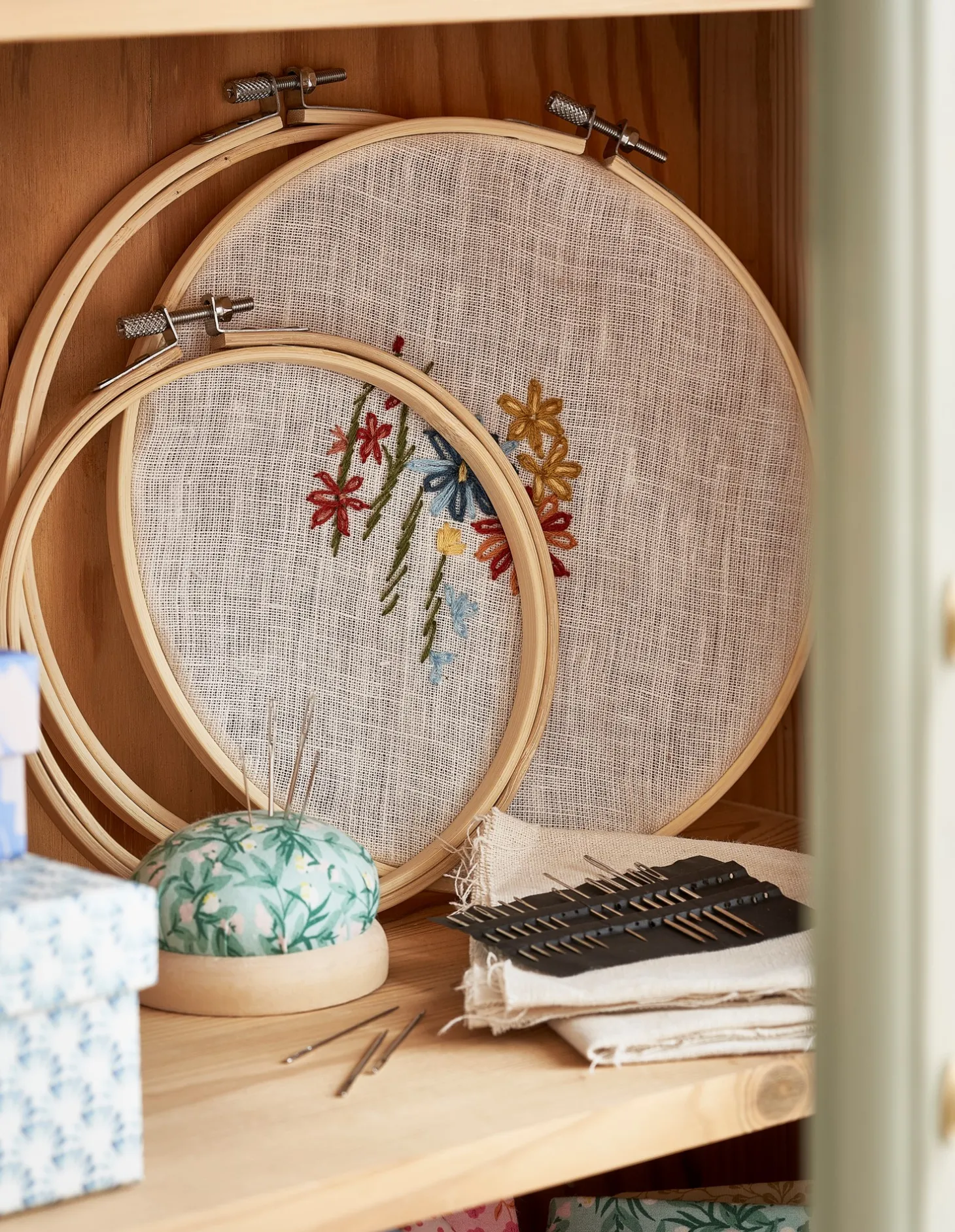 Broderinåler